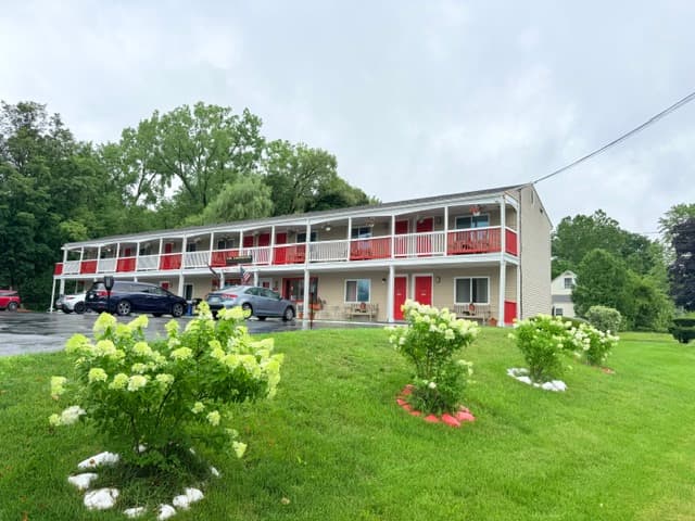 Cozy Corner Motel Grounds